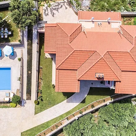 Aqua Mare With Heated Pool Villa