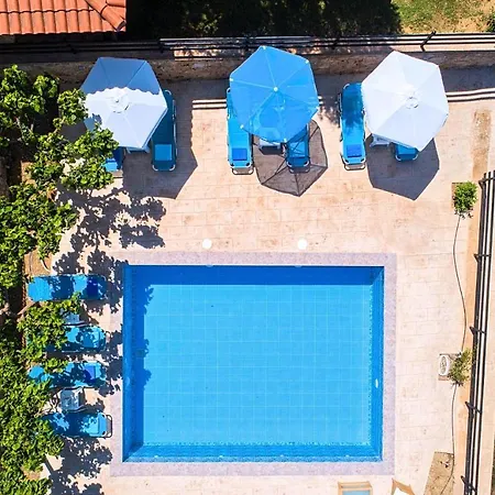Villa Aqua Mare With Heated Pool