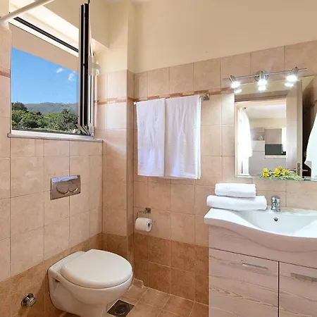 Aqua Mare With Heated Pool *